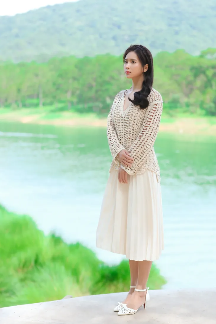 Bella Mai khoe vẻ đẹp ngọt ngào trong phim ngôn tình 21 ngày yêu em - Ảnh 9. Bella Mai khoe vẻ đẹp ngọt ngào trong phim ngôn tình 21 ngày yêu em - Ảnh 9.