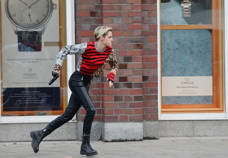 Không còn “mặt đơ”, Kristen Stewart xuất thần trong “Những thiên thần của Charlie” - Ảnh 2. Không còn “mặt đơ”, Kristen Stewart xuất thần trong “Những thiên thần của Charlie” - Ảnh 2.