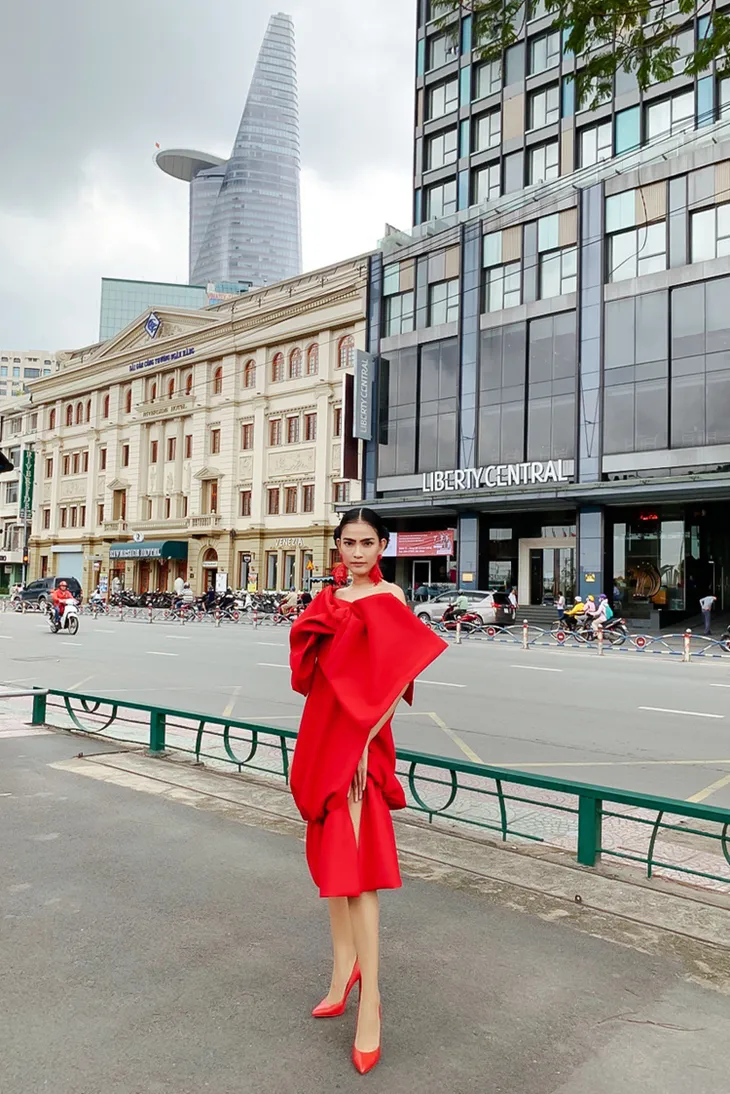Trương Thị May, Trà Ngọc Hằng rực rỡ tại sự kiện thời trang - Ảnh 9. Trương Thị May, Trà Ngọc Hằng rực rỡ tại sự kiện thời trang - Ảnh 9.