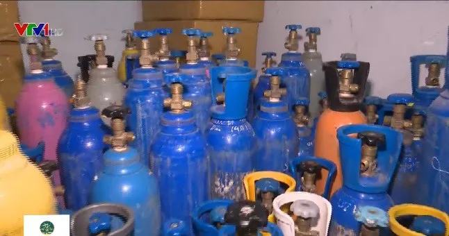 Đà Nẵng: Phát hiện 150 bình khí N2O và 5.000 quả bóng cười không rõ nguồn gốc - Ảnh 1. Đà Nẵng: Phát hiện 150 bình khí N2O và 5.000 quả bóng cười không rõ nguồn gốc - Ảnh 1.