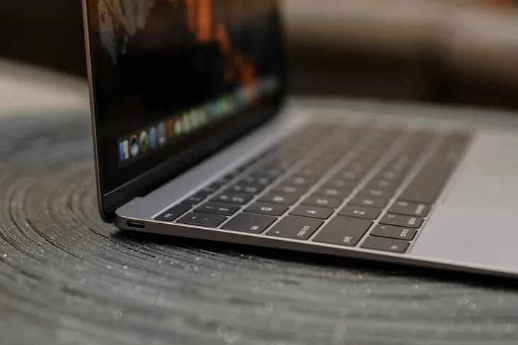 Apple chính thức khai tử MacBook 12 inch - Ảnh 1. Apple chính thức khai tử MacBook 12 inch - Ảnh 1.