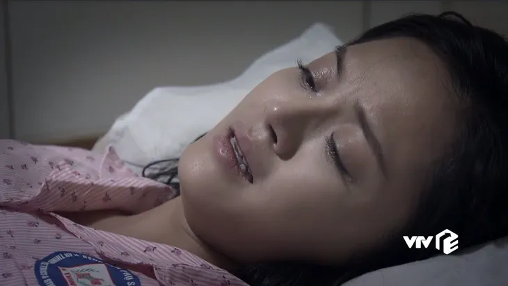 Về nhà đi con - Tập 63: Bế con cho Thư, Huệ quặn lòng nghĩ về quá khứ bị sảy thai - Ảnh 8. Về nhà đi con - Tập 63: Bế con cho Thư, Huệ quặn lòng nghĩ về quá khứ bị sảy thai - Ảnh 8.