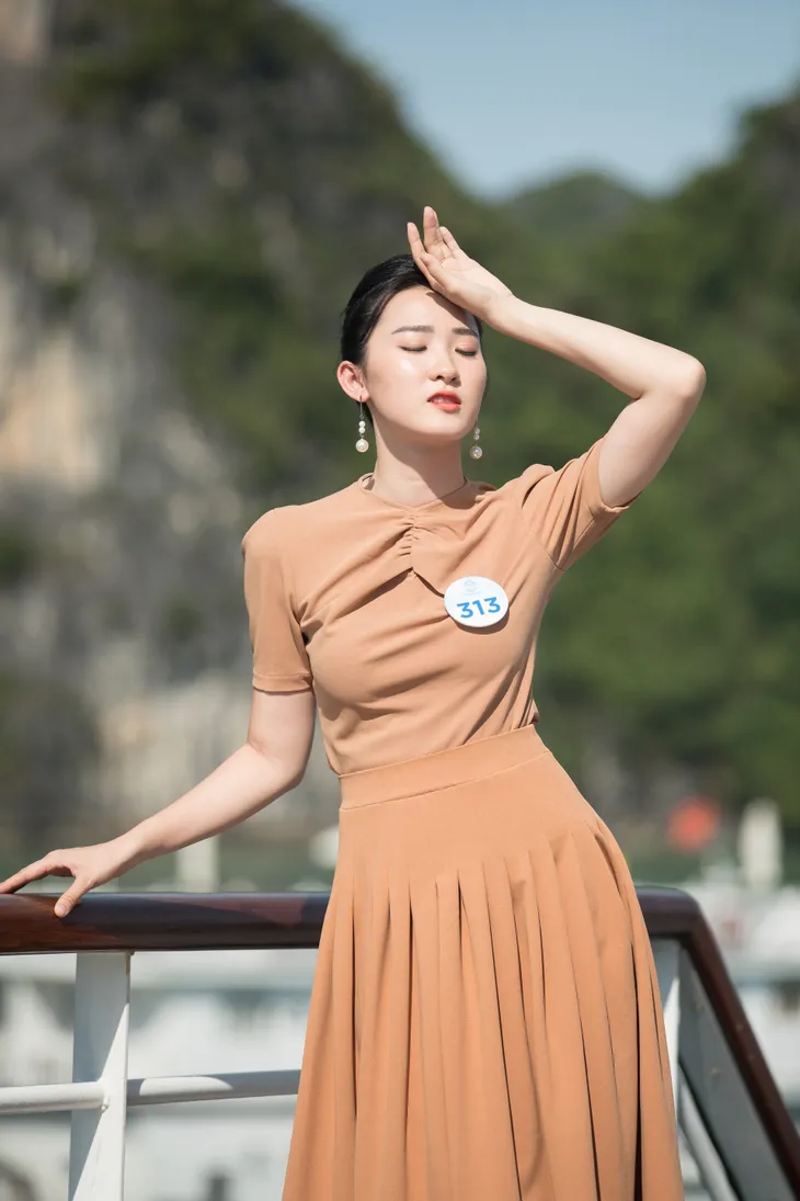 Dàn thí sinh Miss World Vietnam tự tin catwalk trên du thuyền ở Vịnh Hạ Long - Ảnh 18. Dàn thí sinh Miss World Vietnam tự tin catwalk trên du thuyền ở Vịnh Hạ Long - Ảnh 18.