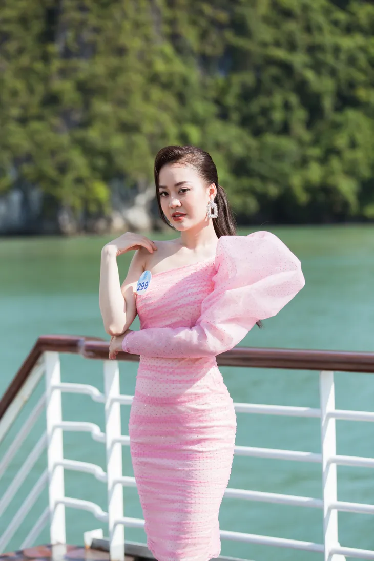 Dàn thí sinh Miss World Vietnam tự tin catwalk trên du thuyền ở Vịnh Hạ Long - Ảnh 6. Dàn thí sinh Miss World Vietnam tự tin catwalk trên du thuyền ở Vịnh Hạ Long - Ảnh 6.