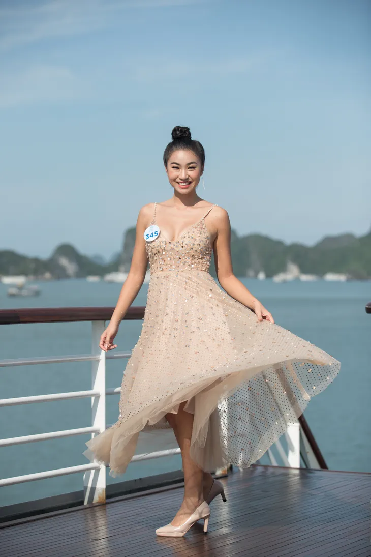 Dàn thí sinh Miss World Vietnam tự tin catwalk trên du thuyền ở Vịnh Hạ Long - Ảnh 10. Dàn thí sinh Miss World Vietnam tự tin catwalk trên du thuyền ở Vịnh Hạ Long - Ảnh 10.