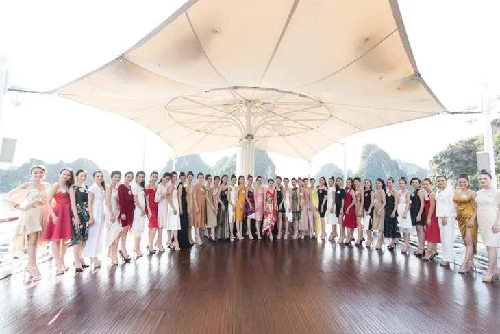Dàn thí sinh Miss World Vietnam tự tin catwalk trên du thuyền ở Vịnh Hạ Long - Ảnh 14. Dàn thí sinh Miss World Vietnam tự tin catwalk trên du thuyền ở Vịnh Hạ Long - Ảnh 14.