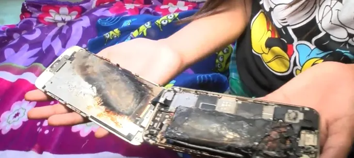 iPhone 6 bất ngờ bốc cháy trên tay bé gái 11 tuổi - Ảnh 1. iPhone 6 bất ngờ bốc cháy trên tay bé gái 11 tuổi - Ảnh 1.