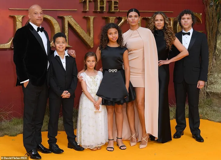 Beyoncé rạng rỡ trong buổi công chiếu The Lion King - Ảnh 4. Beyoncé rạng rỡ trong buổi công chiếu The Lion King - Ảnh 4.