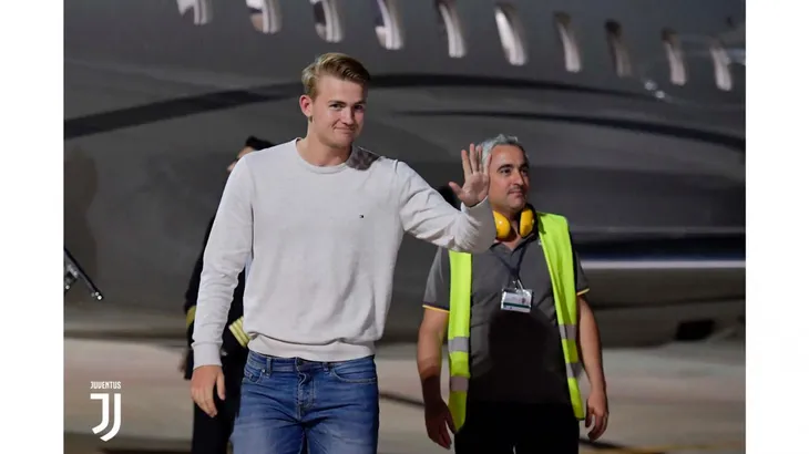 CẬP NHẬT: Matthijs de Ligt tới Juventus kiểm tra y tế - Ảnh 1. CẬP NHẬT: Matthijs de Ligt tới Juventus kiểm tra y tế - Ảnh 1.