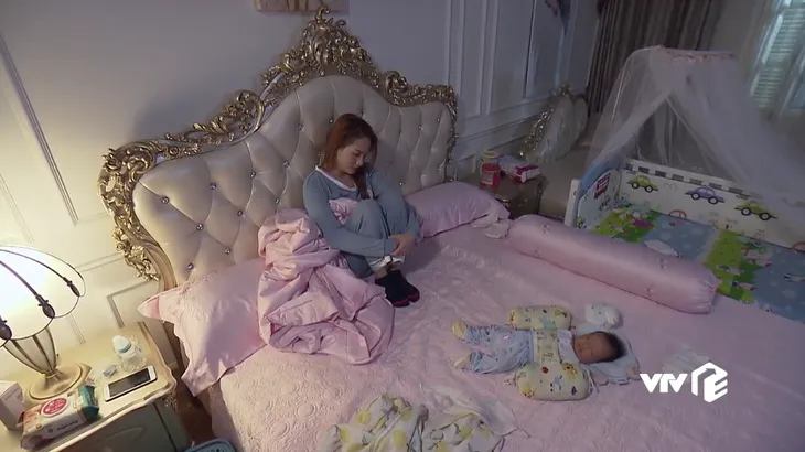 Về nhà đi con - Tập 66: Qua đêm với Nhã sau khi hé lộ về hợp đồng hôn nhân, Vũ tự hào khoe thành quả với bạn thân - Ảnh 4. Về nhà đi con - Tập 66: Qua đêm với Nhã sau khi hé lộ về hợp đồng hôn nhân, Vũ tự hào khoe thành quả với bạn thân - Ảnh 4.