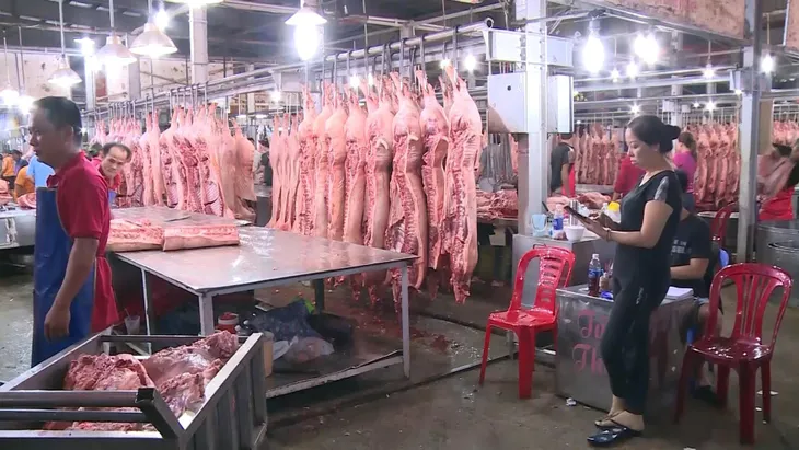600kg thịt bị nhiễm tả lợn châu Phi được cấp giấy phép kiểm dịch theo quy định - Ảnh 1. 600kg thịt bị nhiễm tả lợn châu Phi được cấp giấy phép kiểm dịch theo quy định - Ảnh 1.