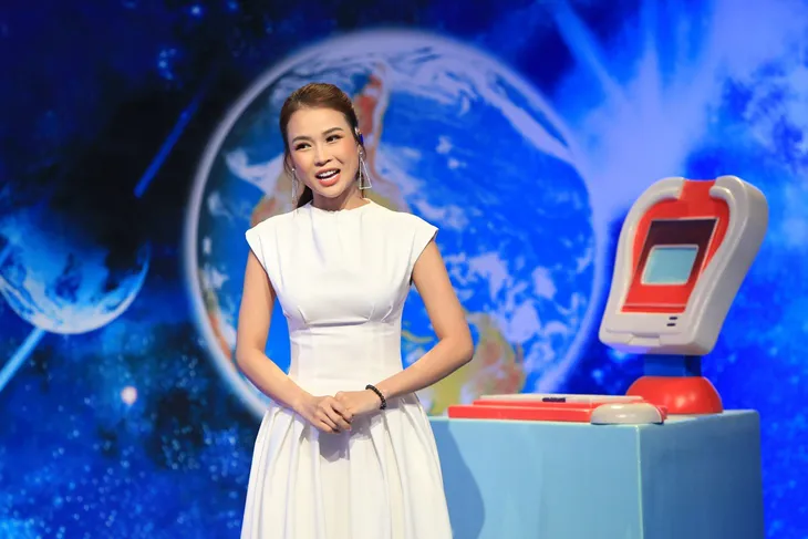 Kiddie Shark - Tập 1: Host Sam ngồi bệt vắt nước chanh cùng “sếp nhí” - Ảnh 2. Kiddie Shark - Tập 1: Host Sam ngồi bệt vắt nước chanh cùng “sếp nhí” - Ảnh 2.