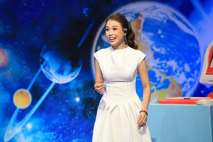 Kiddie Shark - Tập 1: Host Sam ngồi bệt vắt nước chanh cùng “sếp nhí” - Ảnh 4. Kiddie Shark - Tập 1: Host Sam ngồi bệt vắt nước chanh cùng “sếp nhí” - Ảnh 4.