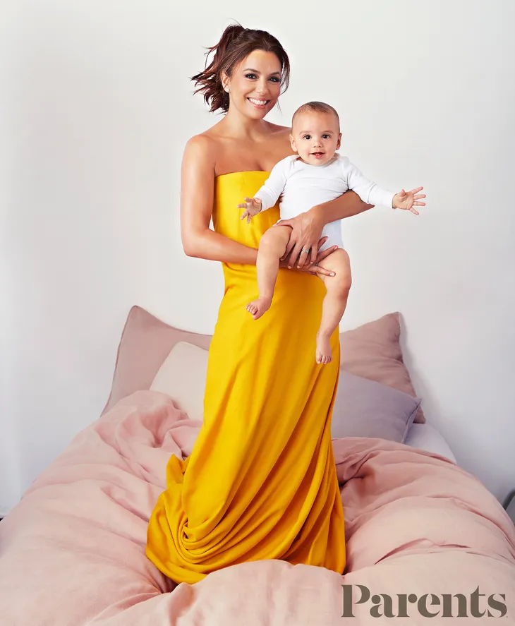 Bà nội trợ Eva Longoria khoe ảnh con, nói về khó khăn của việc làm mẹ - Ảnh 3. Bà nội trợ Eva Longoria khoe ảnh con, nói về khó khăn của việc làm mẹ - Ảnh 3.