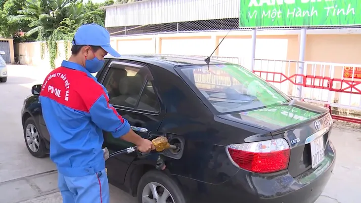 Giá xăng dầu tăng trở lại sau 3 lần giảm liên tiếp - Ảnh 1. Giá xăng dầu tăng trở lại sau 3 lần giảm liên tiếp - Ảnh 1.