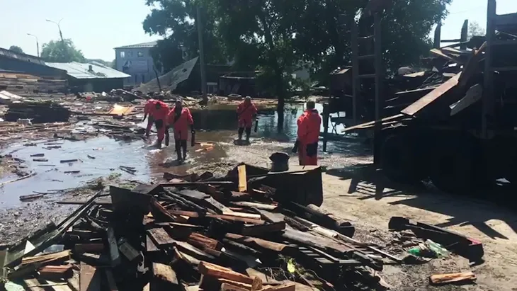 Lũ lụt ảnh hưởng tới hàng nghìn người tại Nga - Ảnh 3. Lũ lụt ảnh hưởng tới hàng nghìn người tại Nga - Ảnh 3.