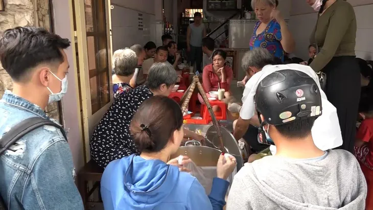 Quán bánh canh hết nhanh nhất TP.HCM - Ảnh 1. Quán bánh canh hết nhanh nhất TP.HCM - Ảnh 1.