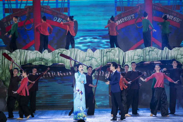 Ca nương Kiều Anh đọ sắc cùng Đinh Hương tại Lễ hội hang động Quảng Bình 2019 - Ảnh 2. Ca nương Kiều Anh đọ sắc cùng Đinh Hương tại Lễ hội hang động Quảng Bình 2019 - Ảnh 2.