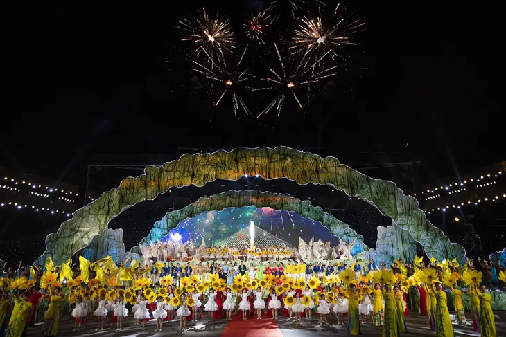 Ca nương Kiều Anh đọ sắc cùng Đinh Hương tại Lễ hội hang động Quảng Bình 2019 - Ảnh 1. Ca nương Kiều Anh đọ sắc cùng Đinh Hương tại Lễ hội hang động Quảng Bình 2019 - Ảnh 1.