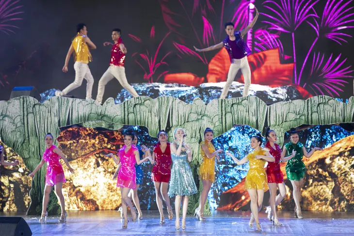 Ca nương Kiều Anh đọ sắc cùng Đinh Hương tại Lễ hội hang động Quảng Bình 2019 - Ảnh 8. Ca nương Kiều Anh đọ sắc cùng Đinh Hương tại Lễ hội hang động Quảng Bình 2019 - Ảnh 8.