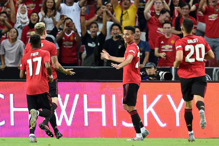 Huyền thoại Man Utd hoài nghi về bộ ba tân binh - Ảnh 1. Huyền thoại Man Utd hoài nghi về bộ ba tân binh - Ảnh 1.