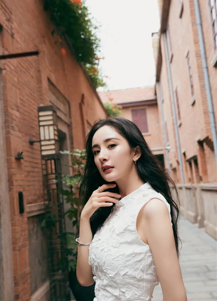 Sau ly hôn, Dương Mịch ngày càng quyến rũ - Ảnh 6. Sau ly hôn, Dương Mịch ngày càng quyến rũ - Ảnh 6.