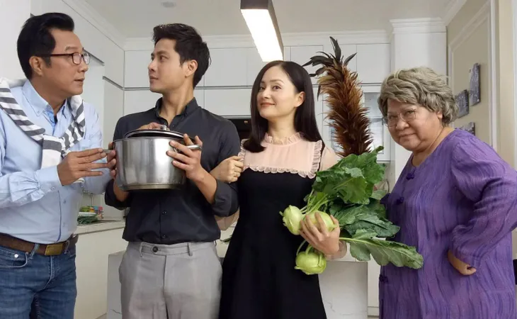 NSƯT Minh Vượng: Bà lão U80 hạnh phúc với đề cử VTV Awards 2019 - Ảnh 1. NSƯT Minh Vượng: Bà lão U80 hạnh phúc với đề cử VTV Awards 2019 - Ảnh 1.