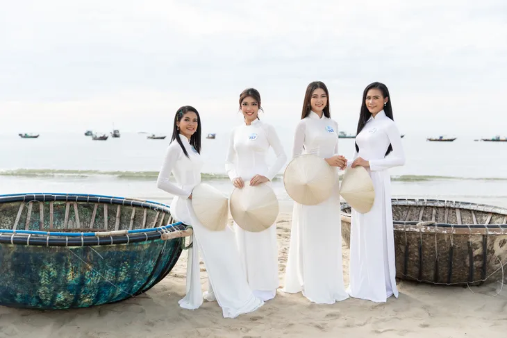 Thí sinh Miss World Việt Nam diện áo dài, nón lá check-in khắp Đà Nẵng - Ảnh 5. Thí sinh Miss World Việt Nam diện áo dài, nón lá check-in khắp Đà Nẵng - Ảnh 5.