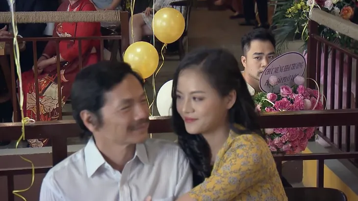 Về nhà đi con - Tập 72: Khải ra tù, bất ngờ đến mừng khai trương quán trà của Huệ - Ảnh 2. Về nhà đi con - Tập 72: Khải ra tù, bất ngờ đến mừng khai trương quán trà của Huệ - Ảnh 2.