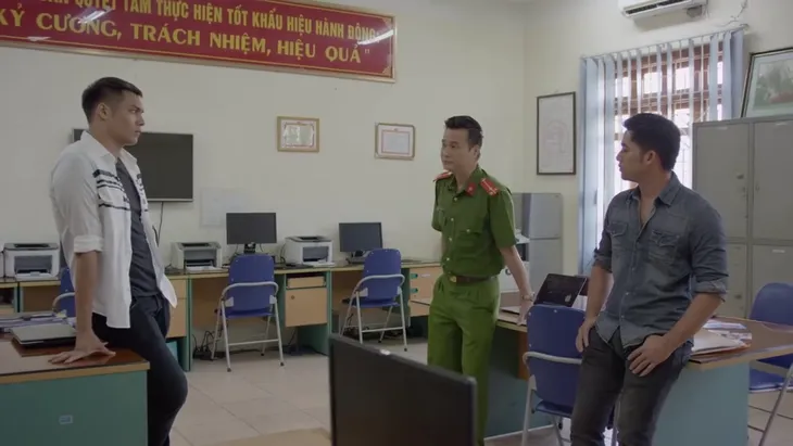 Mê cung - Tập 27: Fedora tái xuất, lại thêm cô gái bị tra tấn dã man dưới mũi giáo nhọn hoắt - Ảnh 2. Mê cung - Tập 27: Fedora tái xuất, lại thêm cô gái bị tra tấn dã man dưới mũi giáo nhọn hoắt - Ảnh 2.