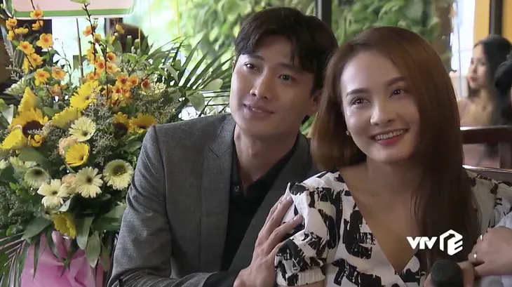 Về nhà đi con: Khi cả Vũ và Thư đều cố tỏ ra là mình ổn nhưng sâu bên trong nước mắt là biển rộng - Ảnh 9. Về nhà đi con: Khi cả Vũ và Thư đều cố tỏ ra là mình ổn nhưng sâu bên trong nước mắt là biển rộng - Ảnh 9.