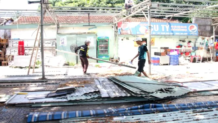 Đà Nẵng tháo dỡ phố nhậu ven biển - Ảnh 1. Đà Nẵng tháo dỡ phố nhậu ven biển - Ảnh 1.