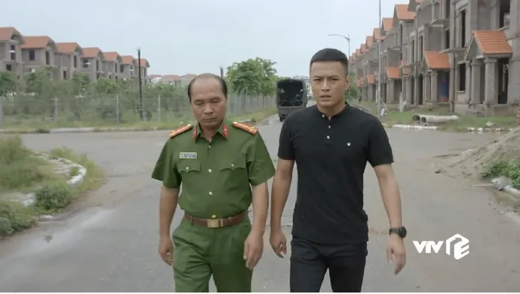 Mê cung - Tập 28: Không phải Fedora, tay bác sĩ tâm lý mới là trùm cuối phim? - Ảnh 1. Mê cung - Tập 28: Không phải Fedora, tay bác sĩ tâm lý mới là trùm cuối phim? - Ảnh 1.