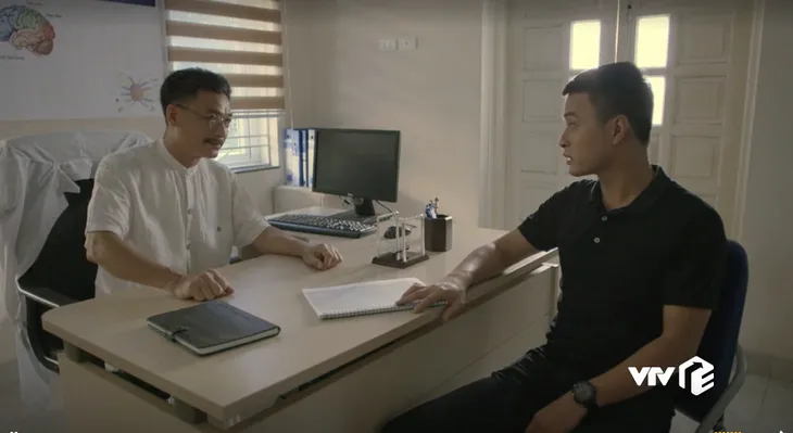 Mê cung - Tập 28: Không phải Fedora, tay bác sĩ tâm lý mới là trùm cuối phim? - Ảnh 2. Mê cung - Tập 28: Không phải Fedora, tay bác sĩ tâm lý mới là trùm cuối phim? - Ảnh 2.