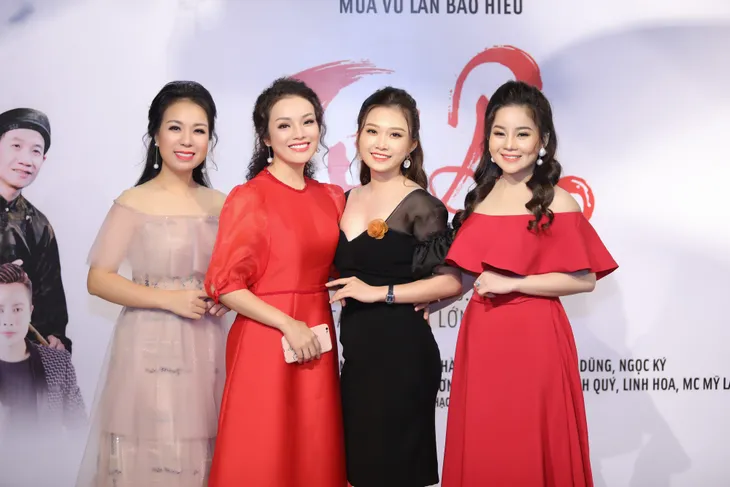 Thưởng thức bản hòa ca giữa đạo và đời trong đêm nhạc Tứ Ân - Ảnh 4. Thưởng thức bản hòa ca giữa đạo và đời trong đêm nhạc Tứ Ân - Ảnh 4.