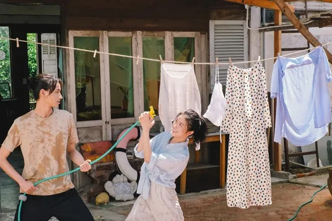 Suni Hạ Linh dịu dàng trong MV Không sao mà em đây rồi - Ảnh 2. Suni Hạ Linh dịu dàng trong MV Không sao mà em đây rồi - Ảnh 2.