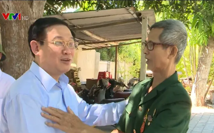 Phó Thủ tướng Vương Đình Huệ tri ân các anh hùng liệt sỹ - Ảnh 2. Phó Thủ tướng Vương Đình Huệ tri ân các anh hùng liệt sỹ - Ảnh 2.