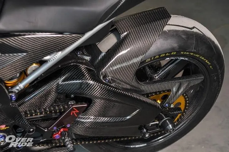 Xe độ BMW S1000RR - Sát thủ săn mồi đại dương - Ảnh 6. Xe độ BMW S1000RR - Sát thủ săn mồi đại dương - Ảnh 6.