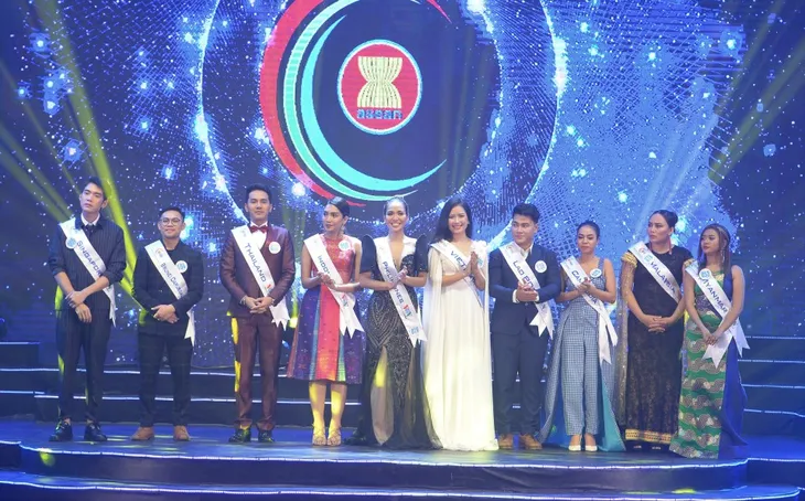 Tối nay (28/7) sẽ diễn ra đêm chung kết cuộc thi Tiếng hát ASEAN+3 2019 - Ảnh 4. Tối nay (28/7) sẽ diễn ra đêm chung kết cuộc thi Tiếng hát ASEAN+3 2019 - Ảnh 4.