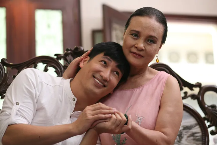 Phim mới Hoa hồng trên ngực trái: Hồng Diễm hóa người vợ bị phụ bạc, Lương Thanh thành kẻ thứ 3 trơ tráo - Ảnh 4. Phim mới Hoa hồng trên ngực trái: Hồng Diễm hóa người vợ bị phụ bạc, Lương Thanh thành kẻ thứ 3 trơ tráo - Ảnh 4.