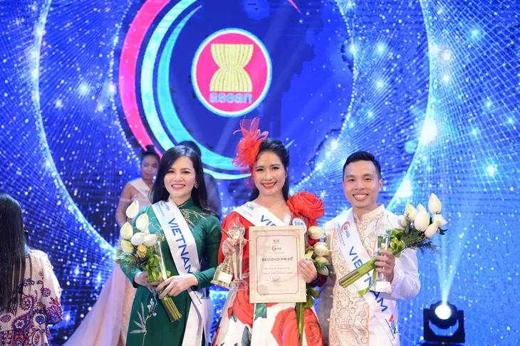 Thí sinh Malaysia giành ngôi quán quân cuộc thi Tiếng hát ASEAN+3 năm 2019 - Ảnh 4. Thí sinh Malaysia giành ngôi quán quân cuộc thi Tiếng hát ASEAN+3 năm 2019 - Ảnh 4.