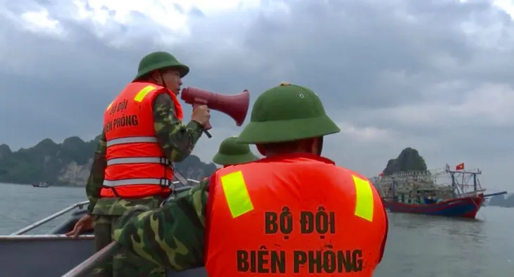 Quảng Ninh: Kêu gọi hơn 8.000 tàu thuyền vào khu tránh trú bão - Ảnh 2. Quảng Ninh: Kêu gọi hơn 8.000 tàu thuyền vào khu tránh trú bão - Ảnh 2.
