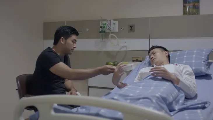 Mê cung - Tập 21: Trần Đức tỉnh lại, Đông Hòa vẫn mặt dày đến viện thăm bạn thân - Ảnh 1. Mê cung - Tập 21: Trần Đức tỉnh lại, Đông Hòa vẫn mặt dày đến viện thăm bạn thân - Ảnh 1.