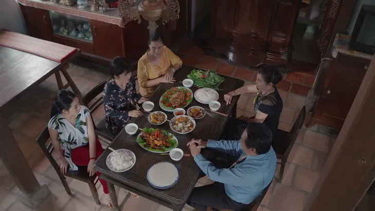 Bán chồng - Tập 4: Bạn gái lộ ảnh nóng, Hưng (Tim) phũ phàng chia tay - Ảnh 3. Bán chồng - Tập 4: Bạn gái lộ ảnh nóng, Hưng (Tim) phũ phàng chia tay - Ảnh 3.