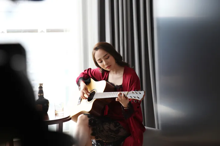 Quỳnh Nga bật mí hậu trường cảnh hôn Vũ trong Về nhà đi con - Ảnh 4. Quỳnh Nga bật mí hậu trường cảnh hôn Vũ trong Về nhà đi con - Ảnh 4.