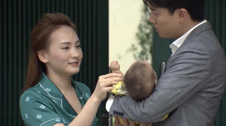 Về nhà đi con - Tập 77: Nóng lòng muốn đón mẹ con Thư trở về, Vũ đau đớn nghe bố vợ giục ly hôn - Ảnh 3. Về nhà đi con - Tập 77: Nóng lòng muốn đón mẹ con Thư trở về, Vũ đau đớn nghe bố vợ giục ly hôn - Ảnh 3.