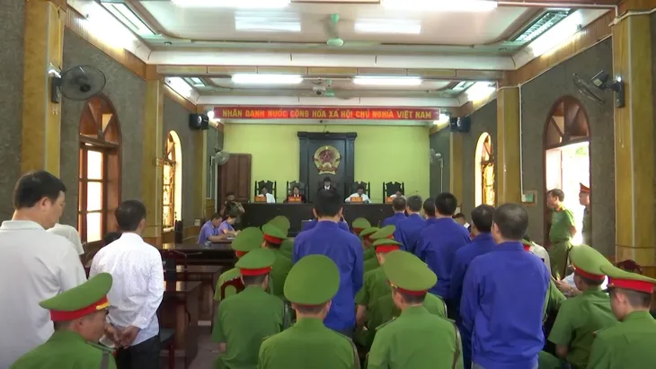 Tuyên phạt 17 bị cáo vụ án sai phạm đền bù dự án thủy điện Sơn La - Ảnh 2. Tuyên phạt 17 bị cáo vụ án sai phạm đền bù dự án thủy điện Sơn La - Ảnh 2.