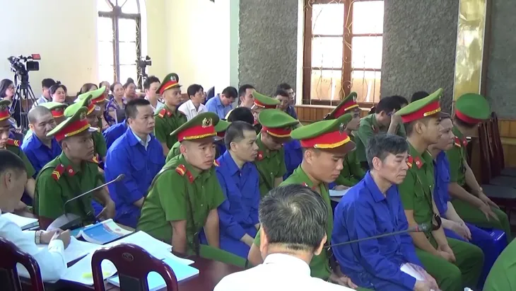 Tuyên phạt 17 bị cáo vụ án sai phạm đền bù dự án thủy điện Sơn La - Ảnh 1. Tuyên phạt 17 bị cáo vụ án sai phạm đền bù dự án thủy điện Sơn La - Ảnh 1.