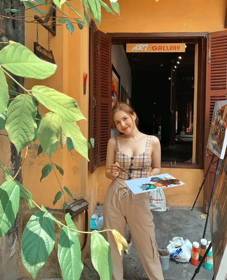 Phanh Lee thỏa mãn đam mê hội họa trong chuyến du lịch Hội An - Ảnh 3. Phanh Lee thỏa mãn đam mê hội họa trong chuyến du lịch Hội An - Ảnh 3.