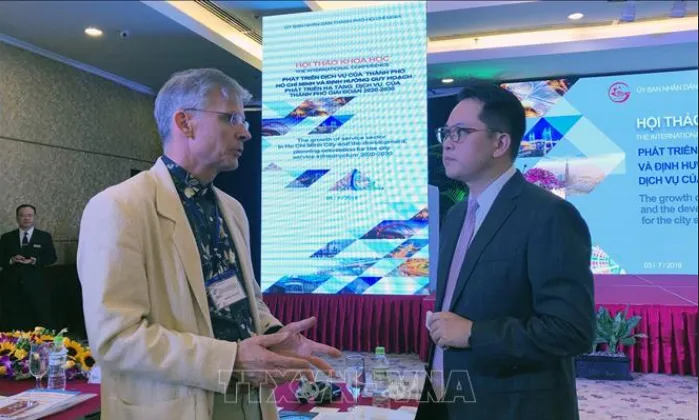 Phát triển hạ tầng phù hợp cho dịch vụ tăng trưởng - Ảnh 1. Phát triển hạ tầng phù hợp cho dịch vụ tăng trưởng - Ảnh 1.